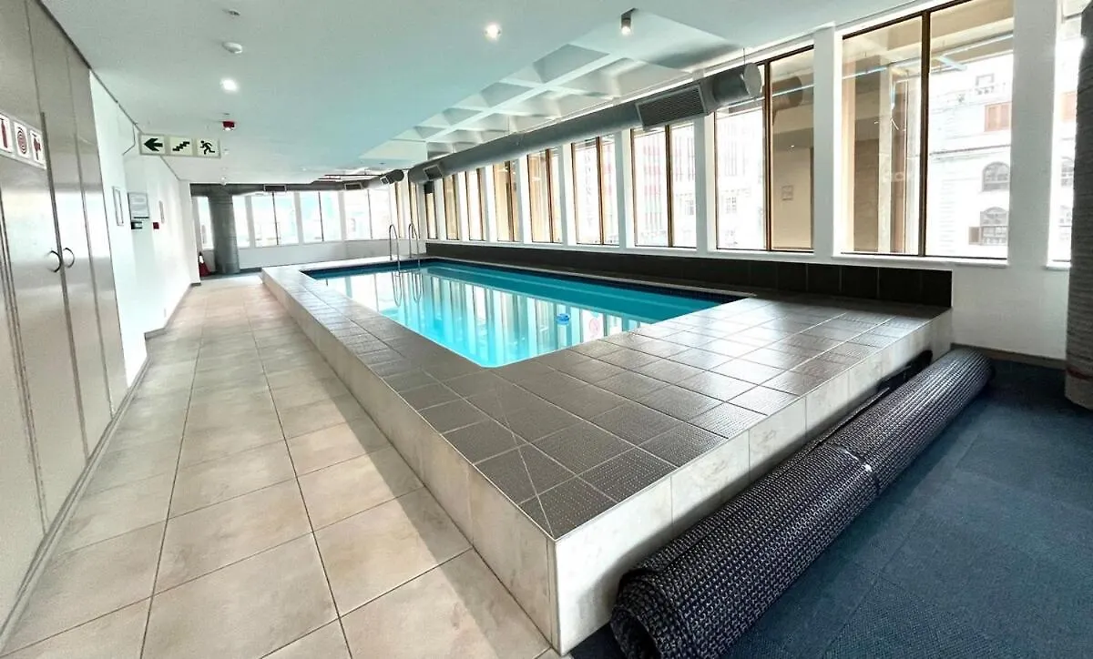 Skyline Luxretreat- Stylish Comfort- Pool-Gym 1008 Città del Capo Appartamento